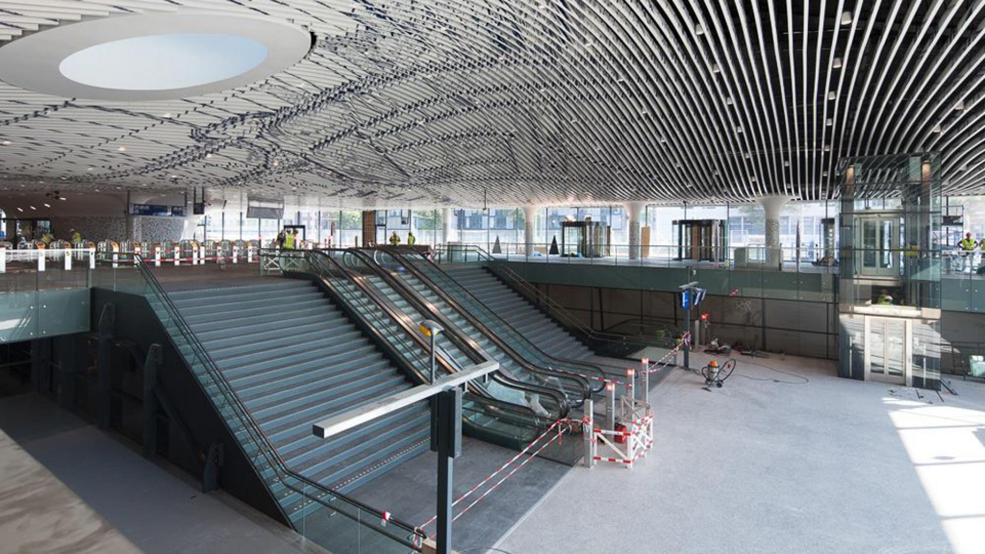 tn_nl-delft-tunnel-staion-escalators.jpg
